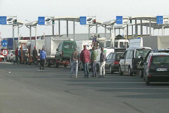 FRISSÍTVE – Helyreállt a forgalom a román–magyar határátkelőkön