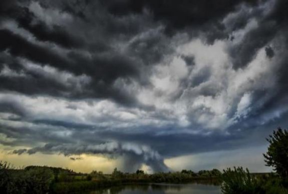 Ilyen még nem volt: tornádóriasztást adtak ki két romániai megyére