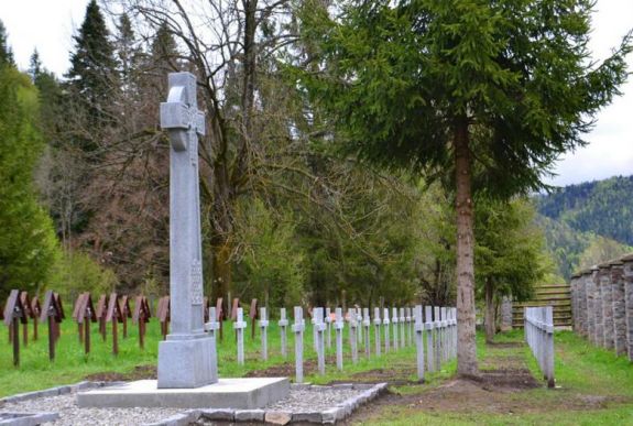 Temetőfoglalás Úzvölgyében: elhalasztották a román emlékmű felavatását