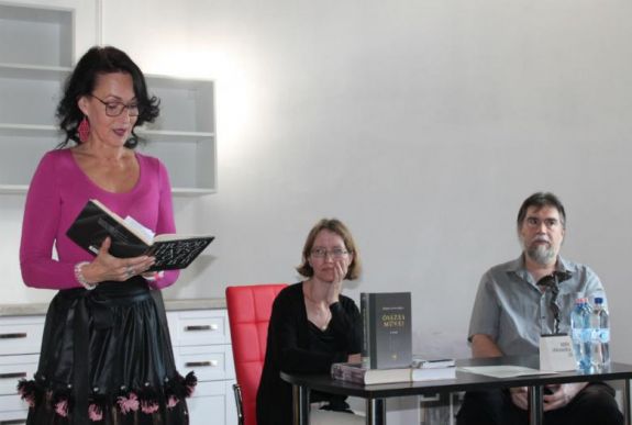 Kinde Annamária gyűjteményes verseskötetét mutatták be Nagyváradon