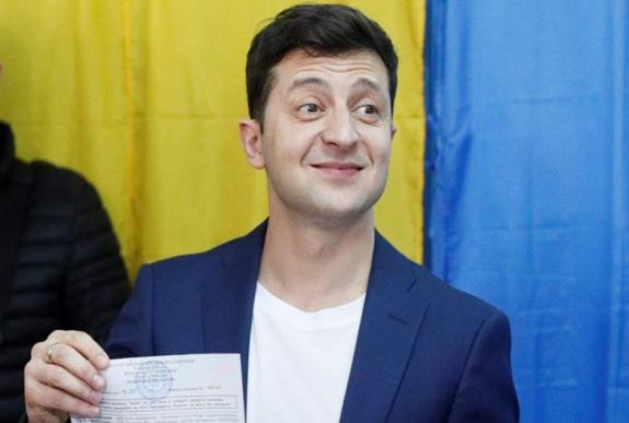 Ukrán elnökválasztás: Zelenszkijt megbírságolták választási szabálysértésért