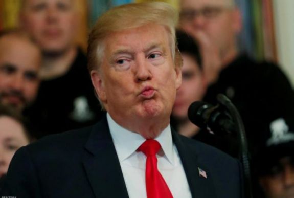 Donald Trump elhalasztotta a vámháborút Európával