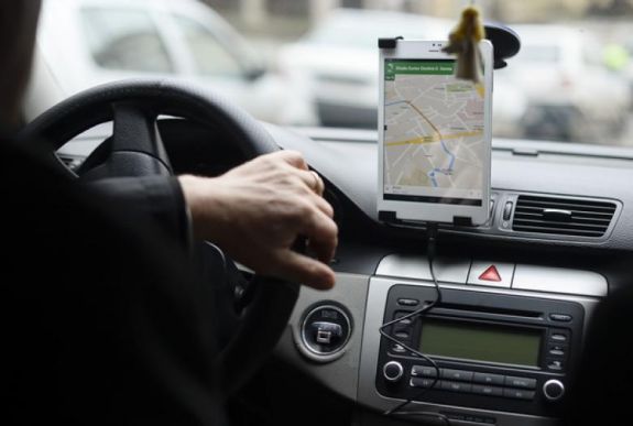 Kiegyezett a kormány az Uber, a Bolt és a Clever képviselőivel