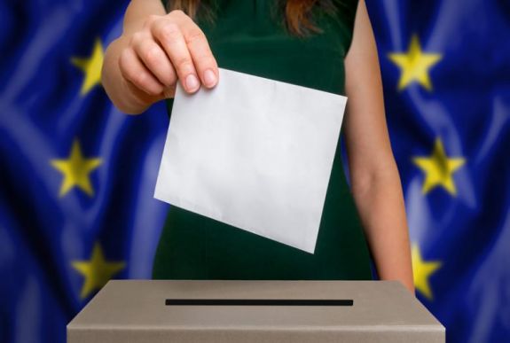 EP-választás: Csehországban és Írországban is megkezdődik a szavazás