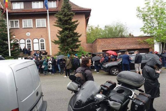 A PNL feljelentést tesz a külföldi szavazás hiányosságaiért