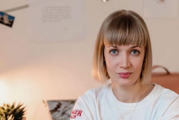 Nem szeg szárnyat, hanem lelkesít - Mucha Dorka Bréda-körén jártunk