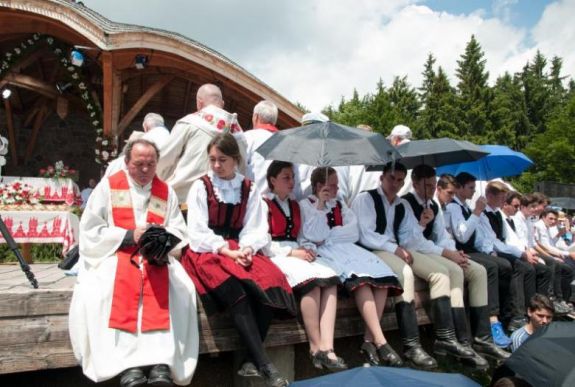 Bíznak a „csodában”: ilyen idő várható a pápalátogatás napján Csíksomlyón