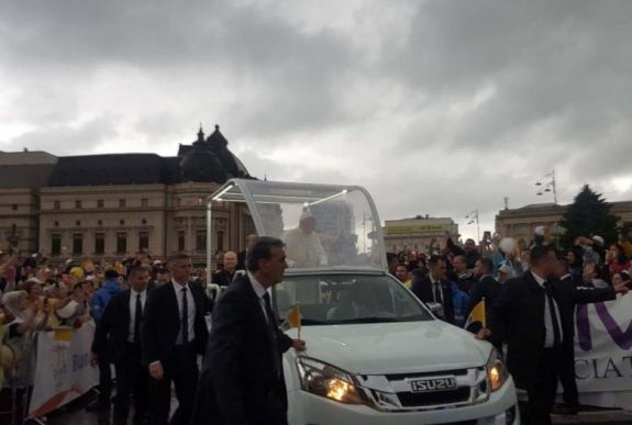 Az utolsó pillanatban változott a pápa Csíksomlyóra vezető útvonala