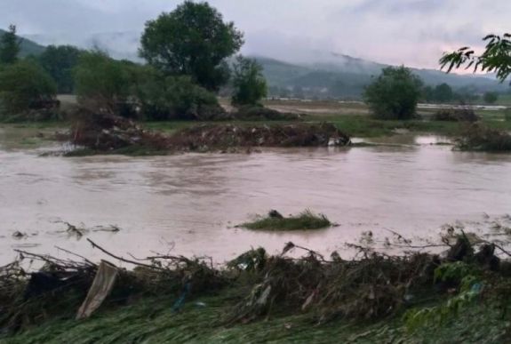FRISSÍTVE - Harmadik gyermekét is elvesztette az áradás miatt a Prahova megyei édesanya