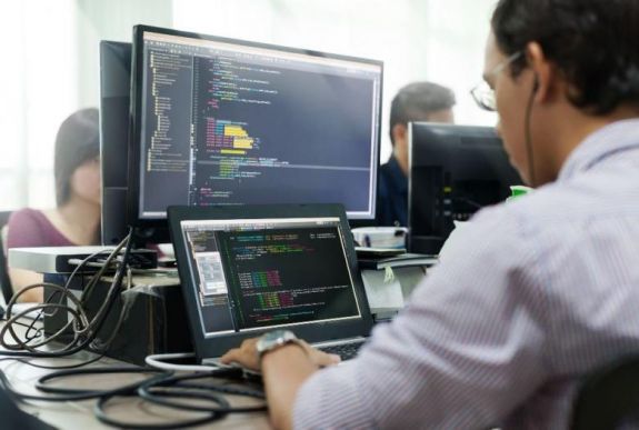 Jó-e az nekünk, ha nem adóznak az informatikusok?