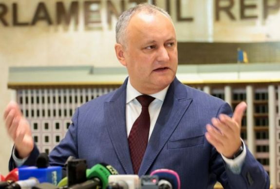 Nemzetközi közvetítést kért Igor Dodon hivatalából felmentett moldovai elnök