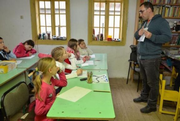 Fordulat Budapesten: ősztől újra a csángószövetség irányítja a moldvai magyar oktatási programot