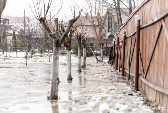 Elsőfokú árvízriasztást adtak ki az Olt székelyföldi szakaszaira