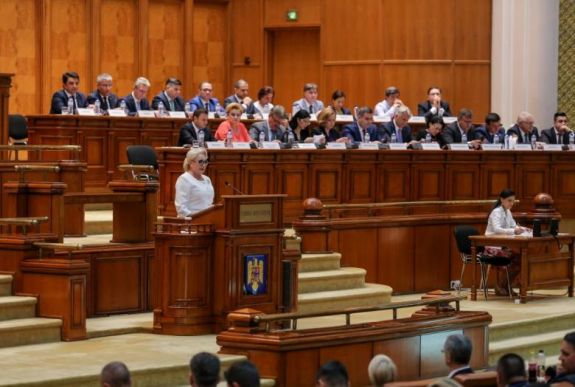 Megbukott a kormány elleni bizalmatlansági indítvány (percről percre)