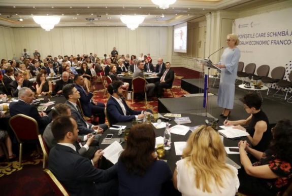 Francia–román gazdasági fórum: újabb befektetésekre ösztönzött a kormányfő