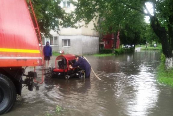 Pincéket árasztott el a víz Csíkszeredában egy felhőszakadás nyomán