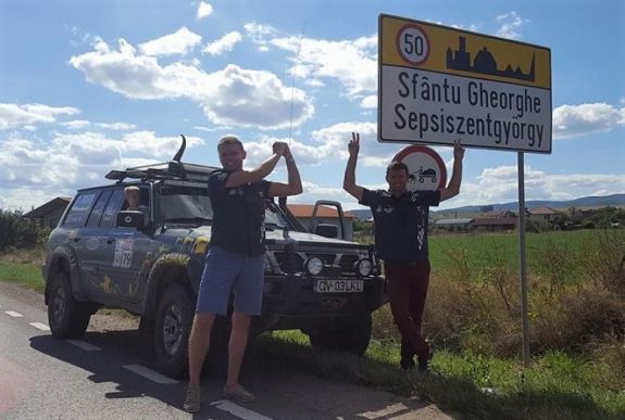 Székelyföldi fiatalok 40 nap alatt körbeautózzák Afrikát
