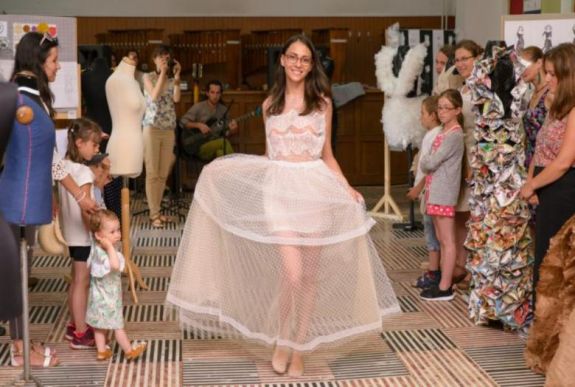 Az ötlettől a kész ruháig – divatbemutatón jártunk