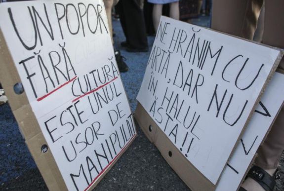 „Katasztrófa a kultúrában”: utcára vonultak a színészek Bukarestben