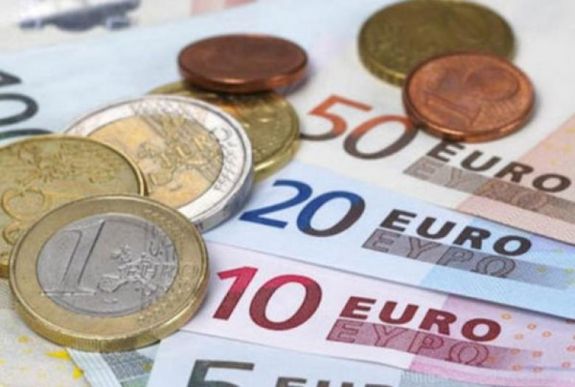 Ennyivel lett drágább idén az euró, a dollár és a svájci frank