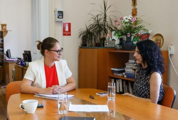 Az iskolabuszoktól a Szülők Házáig – kolozsvári projektekről kérdeztük Oláh Emese alpolgármestert