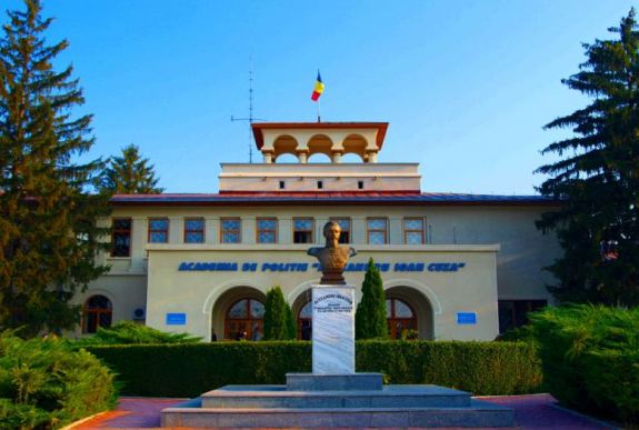 Új rektort neveztek ki a rendőrakadémiára a halálos fenyegetőzéssel vádolt eddigi vezető helyett