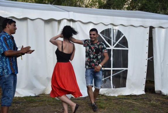 „Tavesz baktalo!” – táncoltunk és beszélgettünk is a Parno Graszt cigánybandával