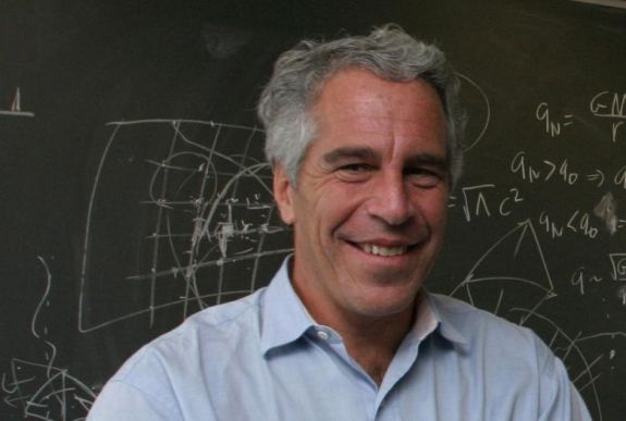 Emberkereskedelem és kiskorúak megrontása miatt vádat emeltek Jeffrey Epstein ellen