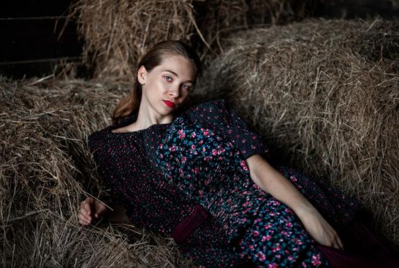 A széki népviselet újragondolásával hódít Horváth Noémi divattervező