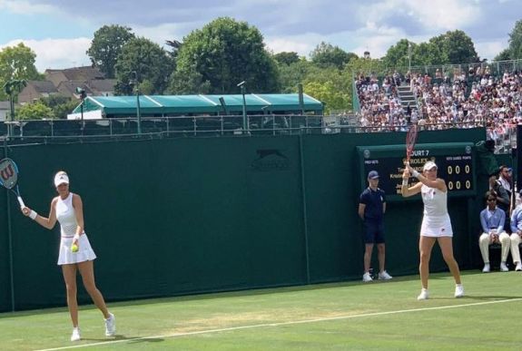 Wimbledon: Játék nélkül negyeddöntős a Babos, Mladenovic páros