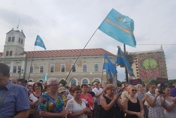 „A magyarellenes állampolitika” leállításáért szervez tüntetést Székelyudvarhelyen az EMNP