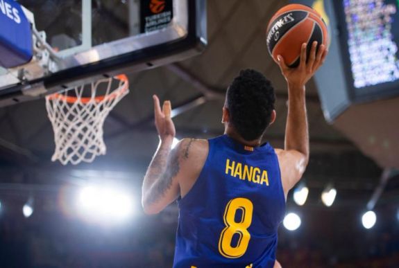 Hanga Ádám szerződést hosszabbított a Barcával