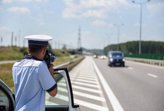 Megengedi a rendőrségnek az alkotmánybíróság a lesből való radarozást