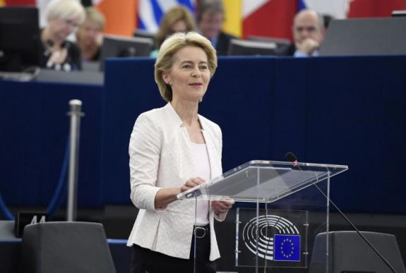 Nyitott a kisebbségvédelmi kérdésekre – kedden szavaz az Európai Parlament az Európai Bizottság új elnökéről