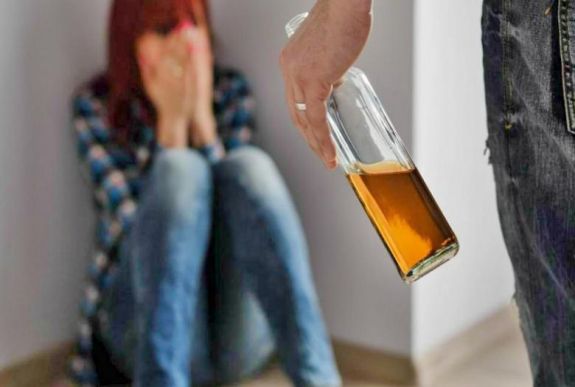  Az alkohol azok között is szedi áldozatait, akik az ittas emberek környezetében élnek