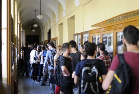 Felvételi: valósággal megrohamozták a BBTE-t a magyar jelentkezők