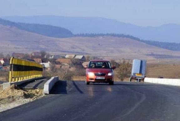 Félsávos útlezárás van Csíkszentkirály és Csíkszentimre között