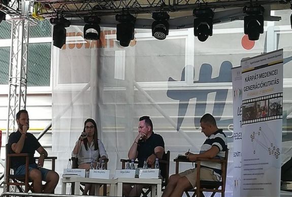 Elvándorlás vagy szülőföldön maradás? – ifjúságkutatók elemezték a kérdést Tusványoson