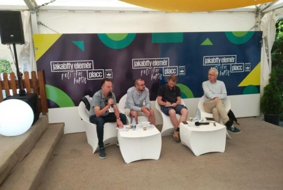 Politológusok Tusványoson: az államfőválasztás lefutott, már a jövő évi választásokra gyúrnak a pártok