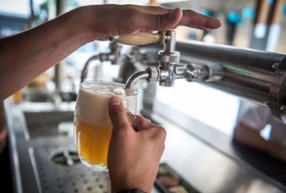 „Tusványoson a sör is ízesebb” – tények és tévhitek a népszerű italról