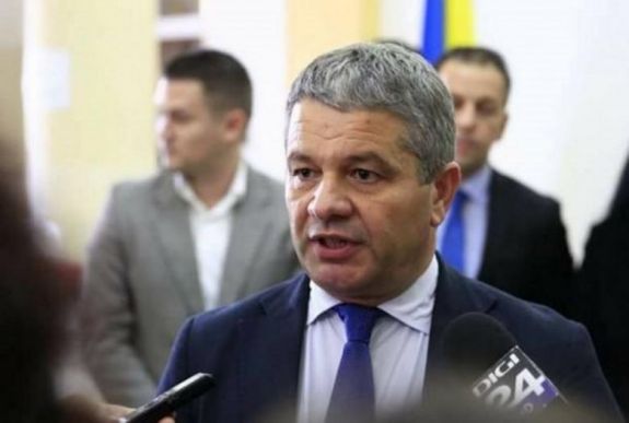 Plágiumügy: visszavonták a volt egészségügyi miniszter doktori címét