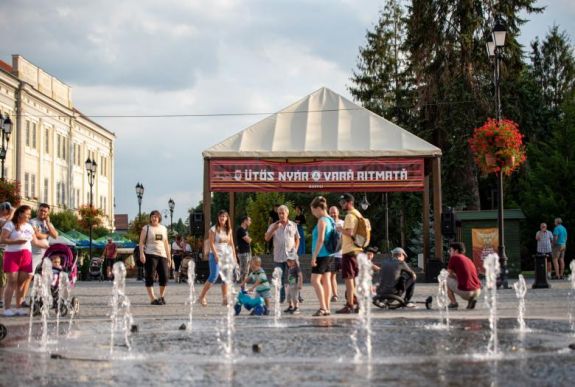 Ütős nyár! – Ritmuskavalkád Sepsiszentgyörgy főterén