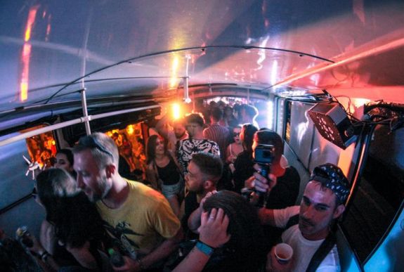 Hét órás koncert, buli a villamoson – így telt az Untold második napja