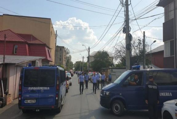 Telefonbetyár gyerek állította azt, hogy csatornába zárták