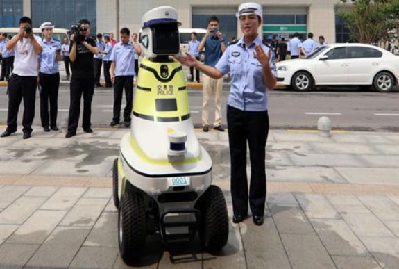 Robotjárőrök álltak szolgálatba egy kínai városban