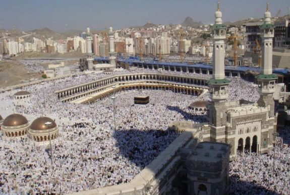 Megkezdődött a háddzs, vagyis az iszlám hívők mekkai zarándoklata