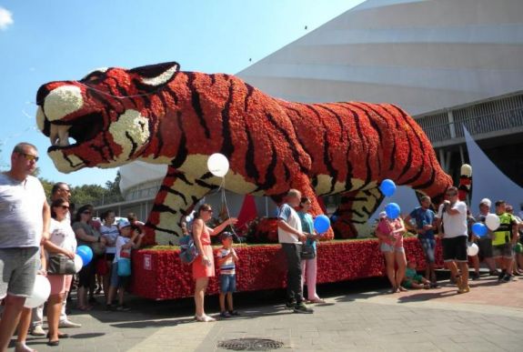 Debreceni virágkarnevál: az Érmelléken is átvonulnak a virágkocsik