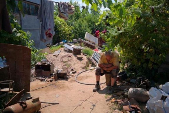 Újabb bizonyítékokat keresnek a nyomozók a caracali rém házánál