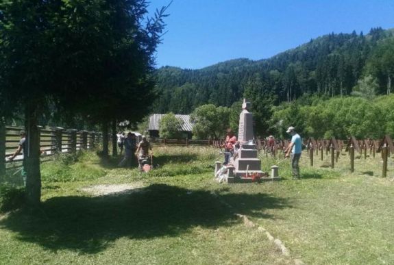Zajlanak a katonai temetőben az úzvölgyi megemlékezés előkészületei