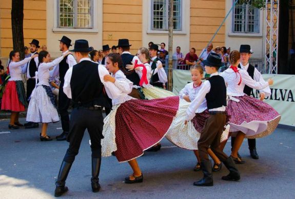 Nyolc ország, huszonegy kultúrkör mutatkozik be a 21. Szent István-napi Néptánctalálkozón